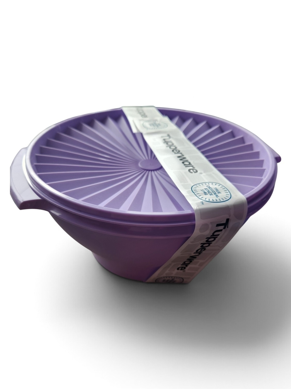 Tupperware Servalier 17 cup Lavender Bowl with Lid New